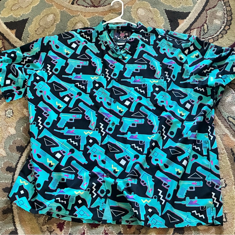Retro Rifle 4x The 80. Men's Black & Teal Patterned Short Sleeve Shirt pistol
